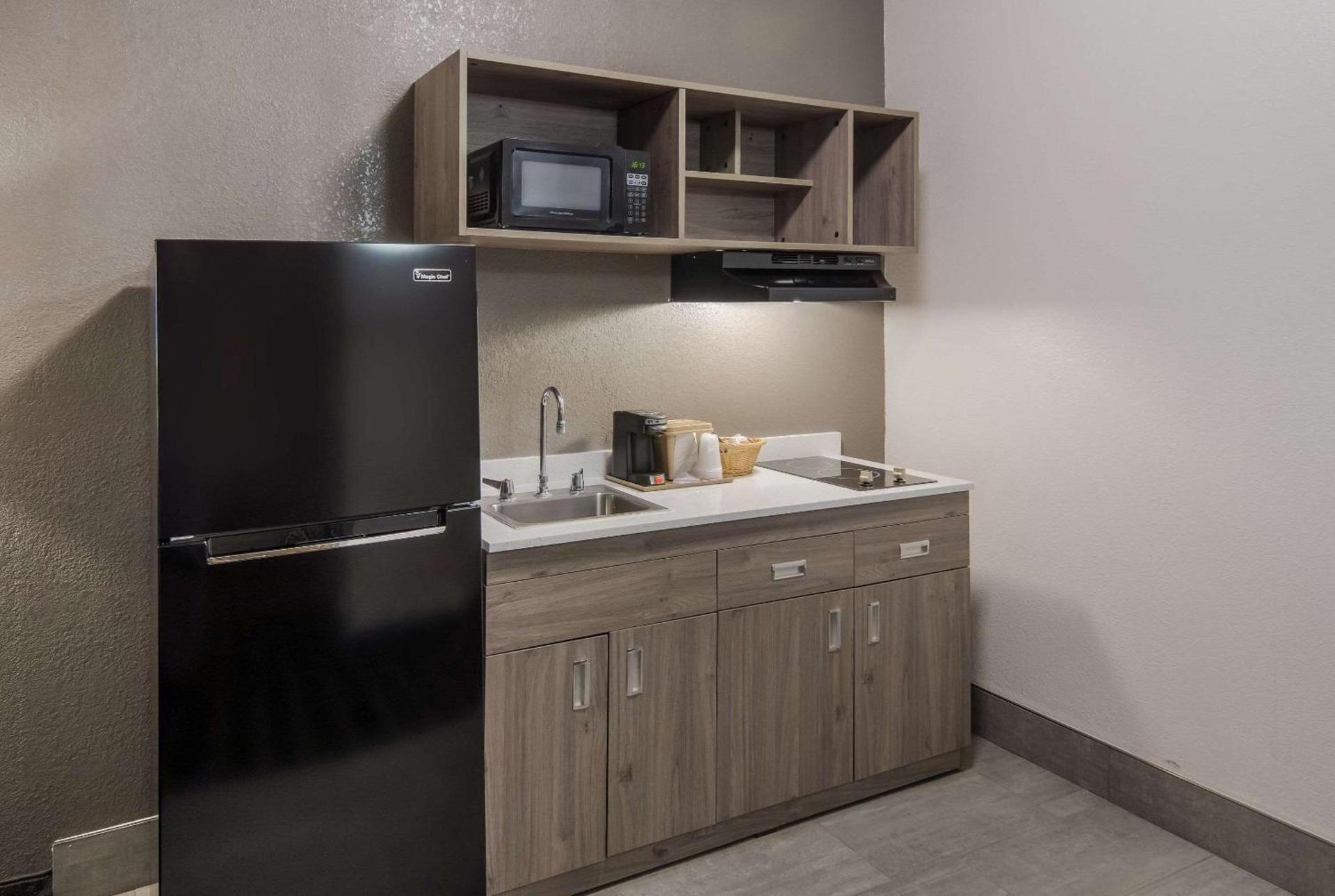 Quality Inn & Suites Waco North photo 33