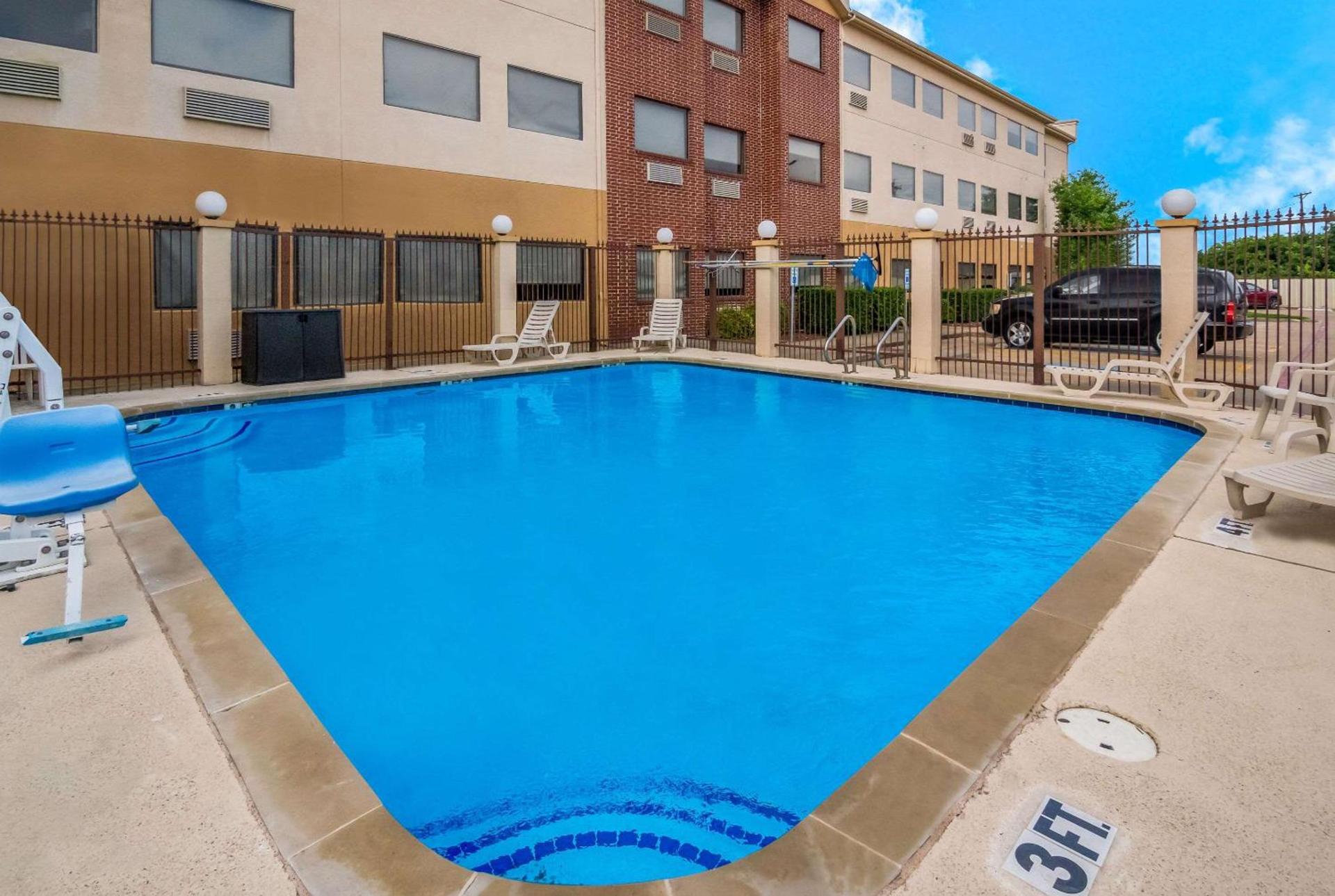 Quality Inn & Suites Waco North photo 34