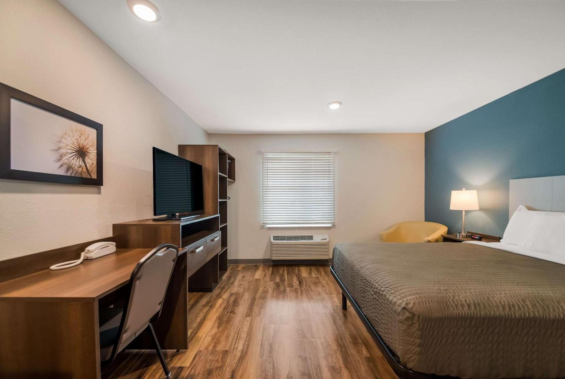 WoodSpring Suites Inverness photo 8