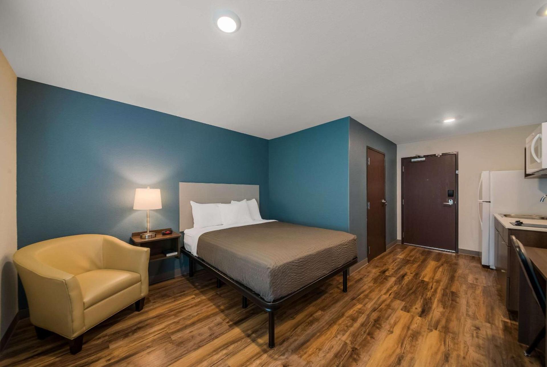 WoodSpring Suites Inverness photo 9