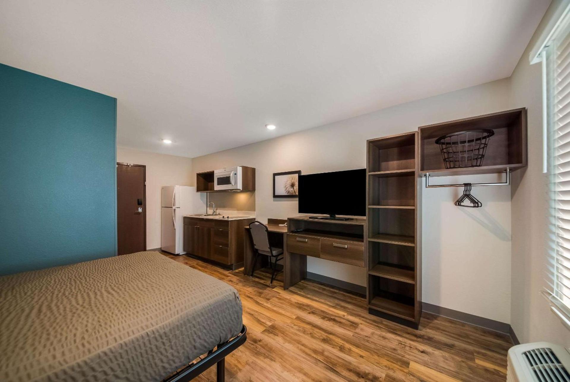 WoodSpring Suites Inverness photo 10