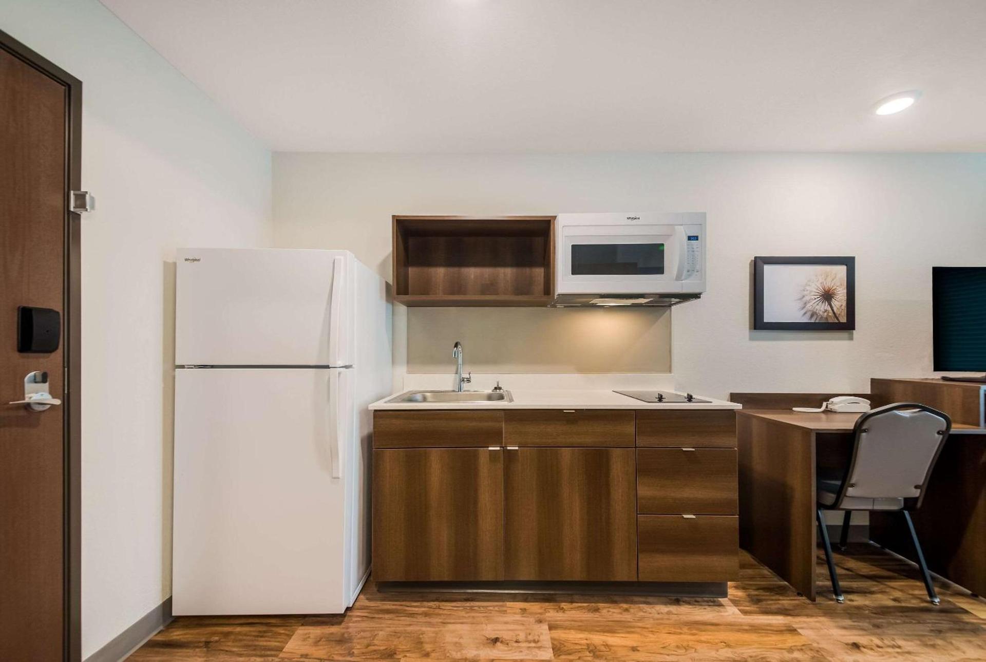 WoodSpring Suites Inverness photo 11