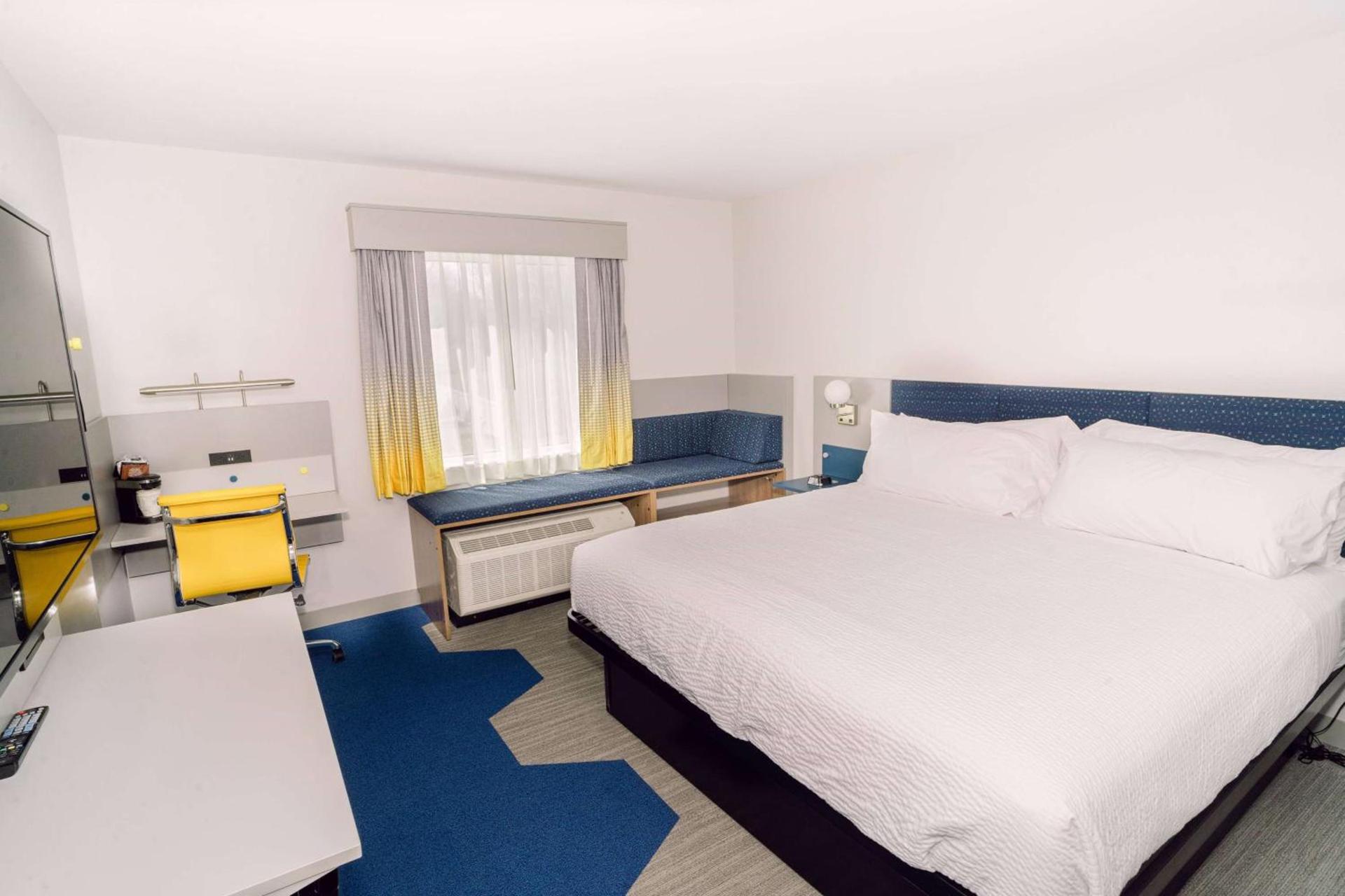 Microtel Inn & Suites by Wyndham Macedon photo 11