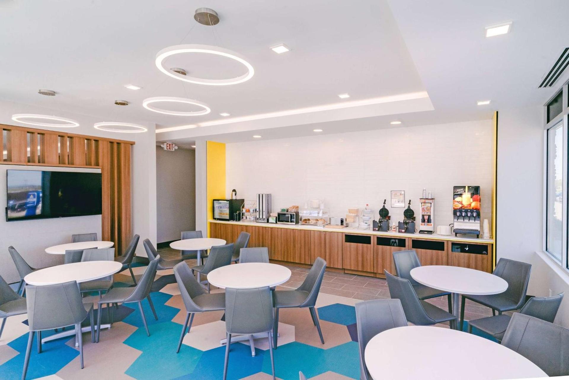 Microtel Inn & Suites by Wyndham Macedon photo 37