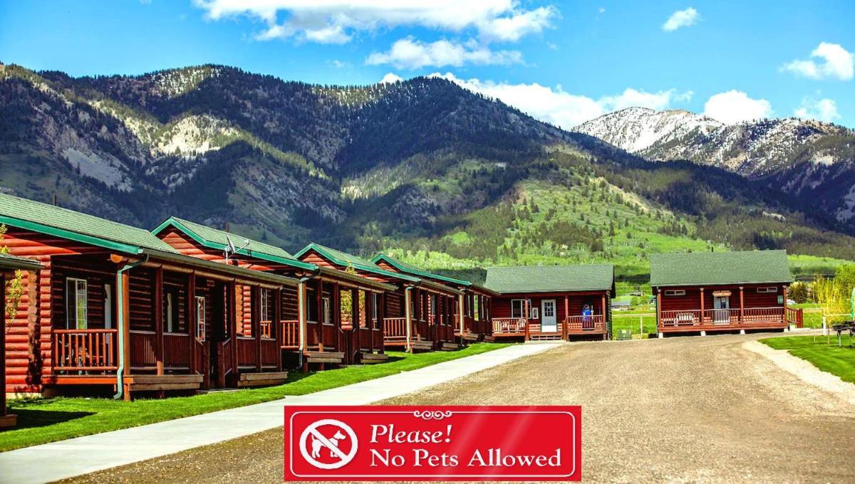 Wolf Den Log Cabin Motel and RV Park photo 4