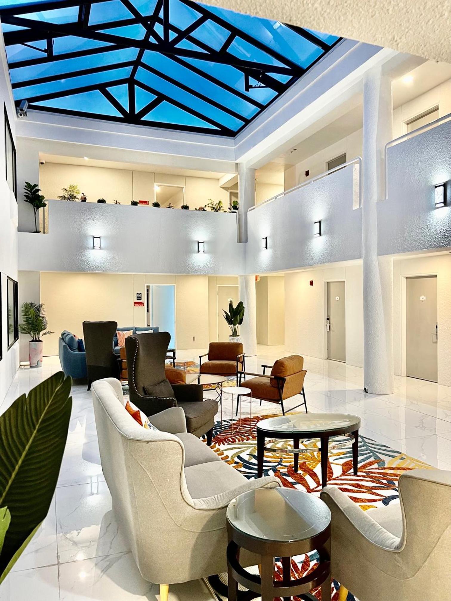 Hotel Aluxor SFO, Shuttle Service photo 2
