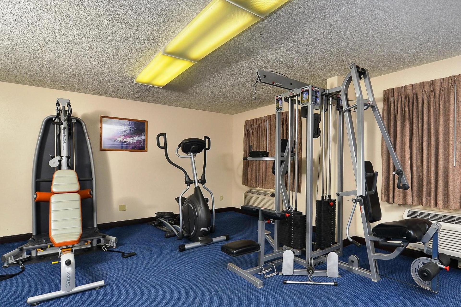 Red Roof Inn Gallup photo 9
