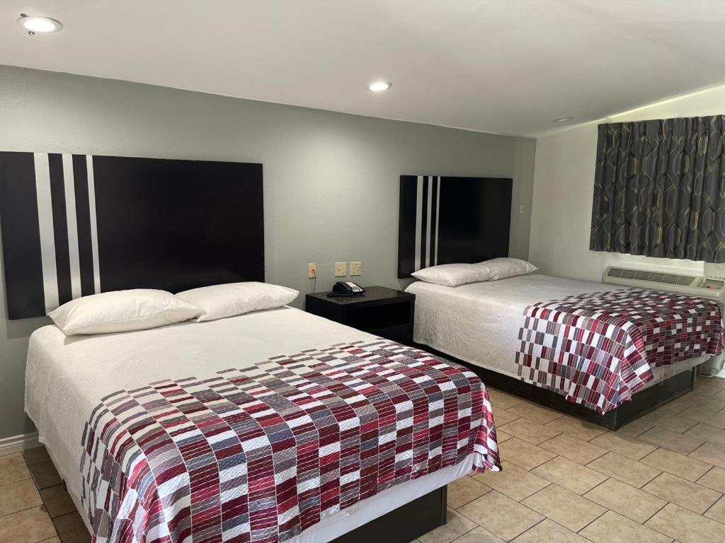Safari Inn Motel photo 15