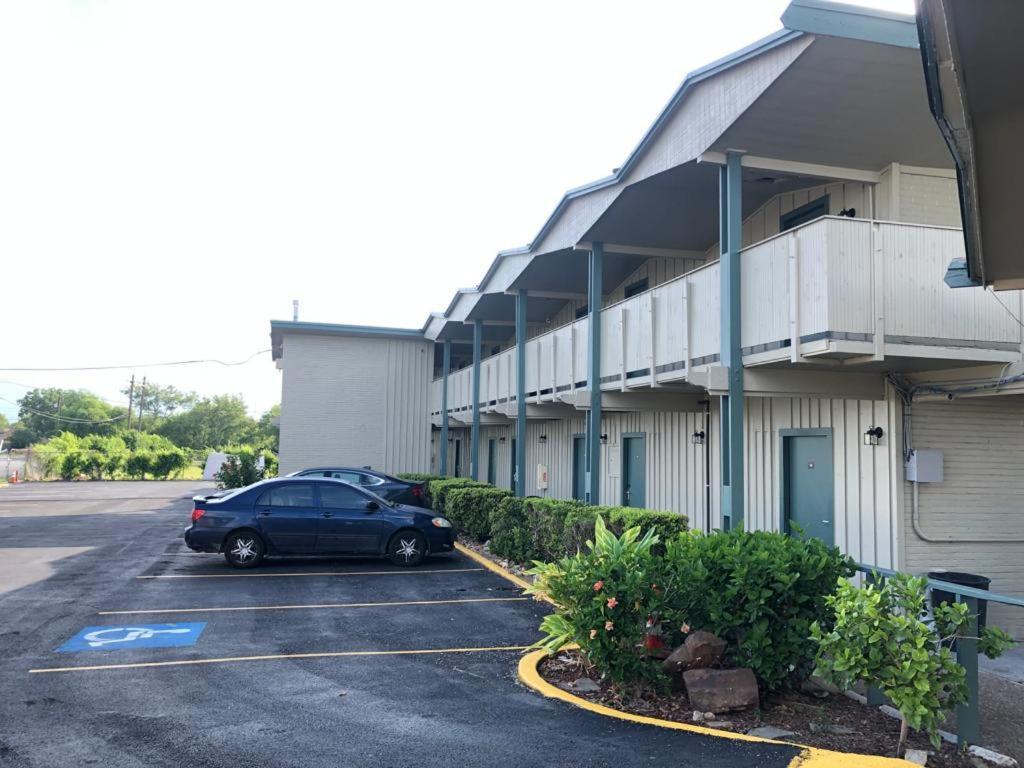 Safari Inn Motel photo 16