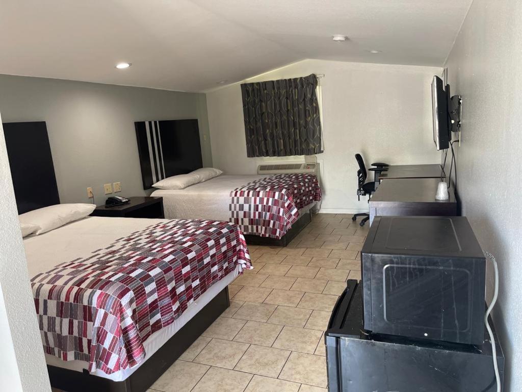Safari Inn Motel photo 17