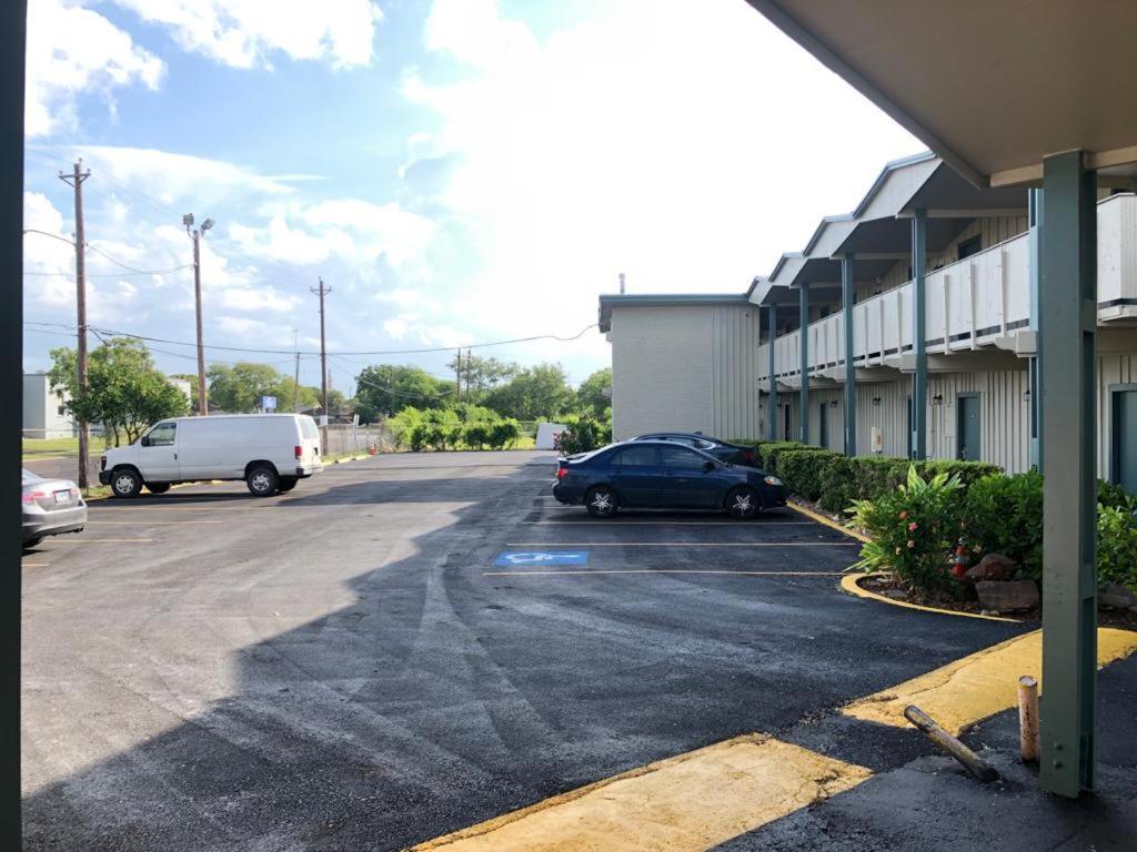 Safari Inn Motel photo 18