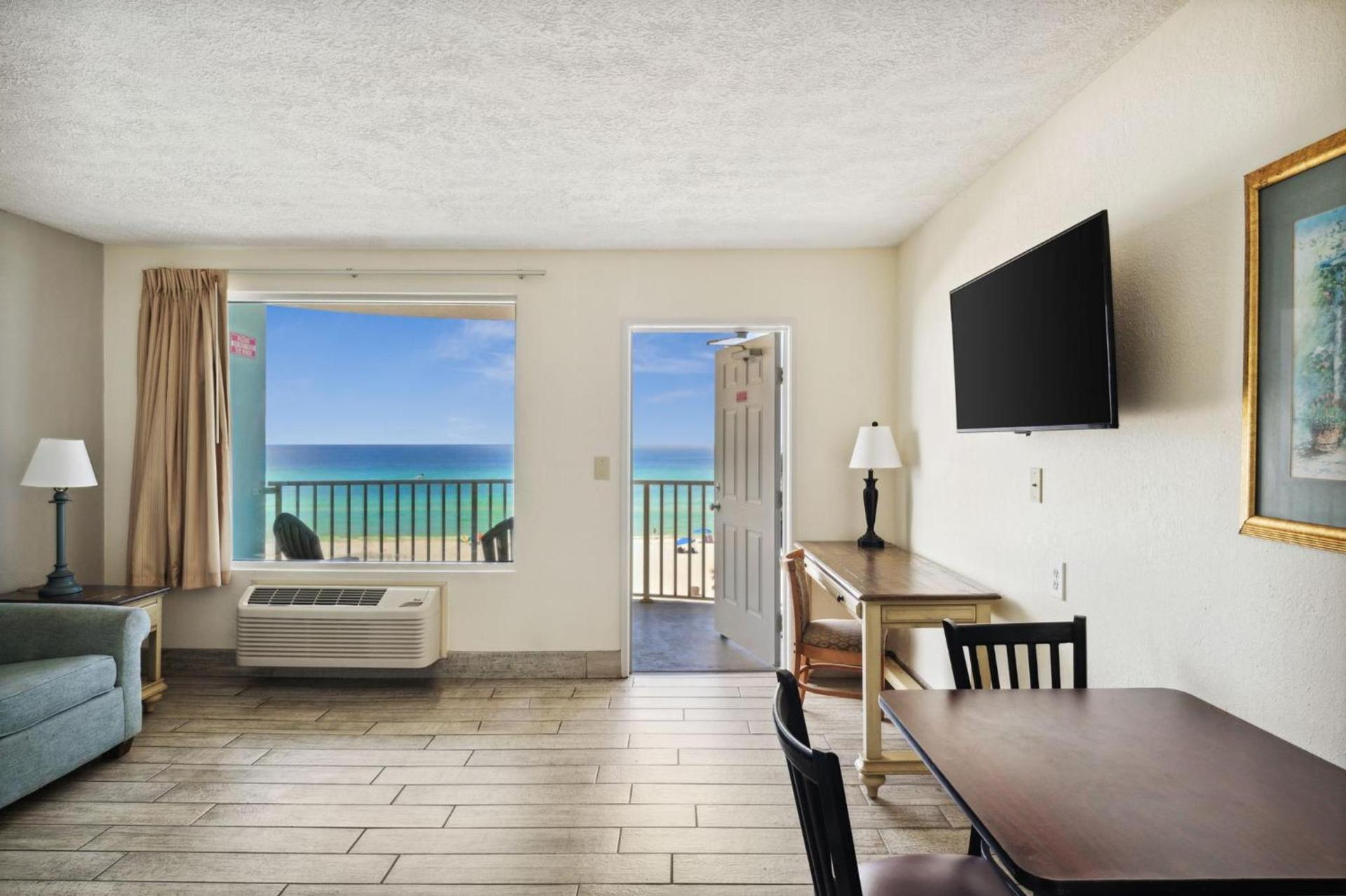 Holiday Terrace Beachfront Hotel, a By The Sea Resort photo 24