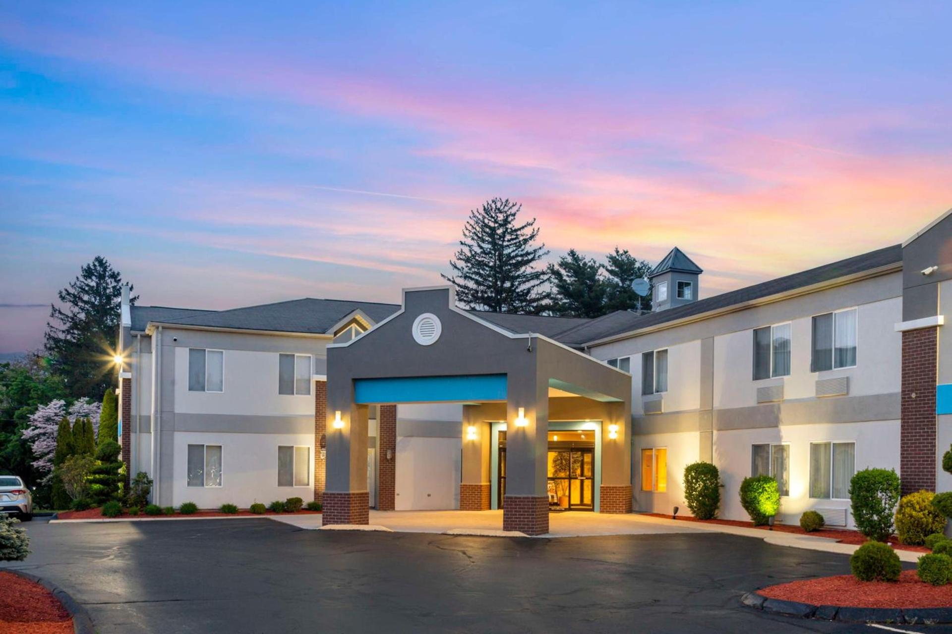 Best Western Plus New England Inn & Suites photo 11