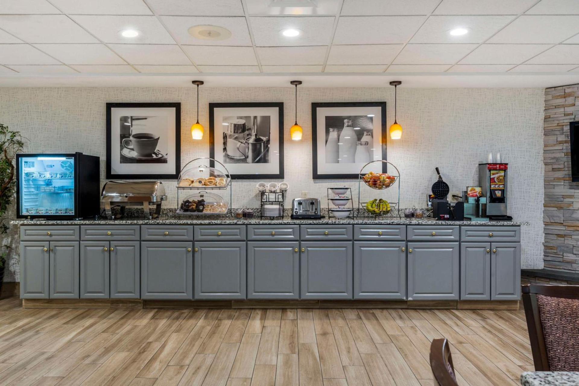 Best Western Plus New England Inn & Suites photo 13