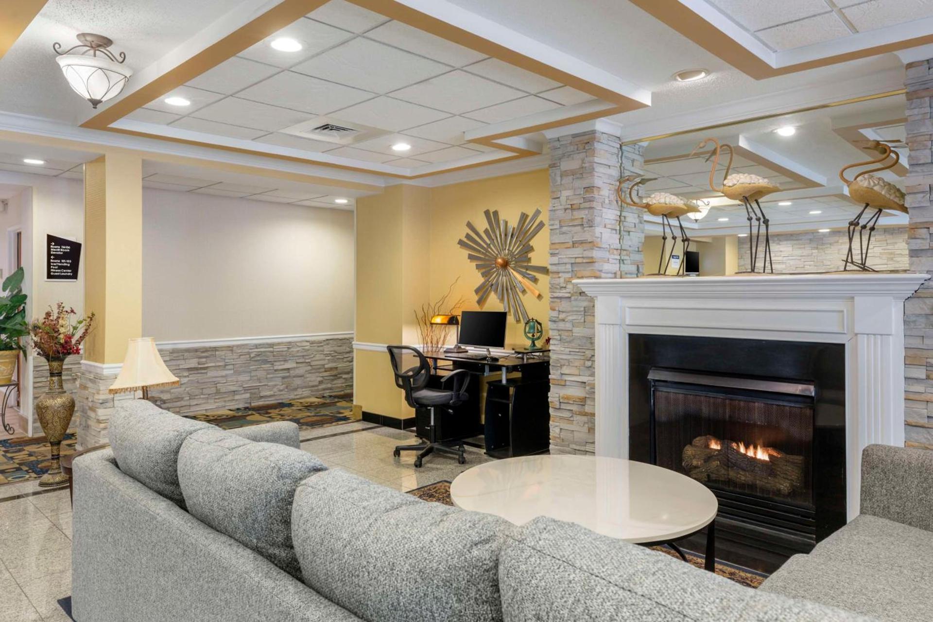 Best Western Plus New England Inn & Suites photo 5