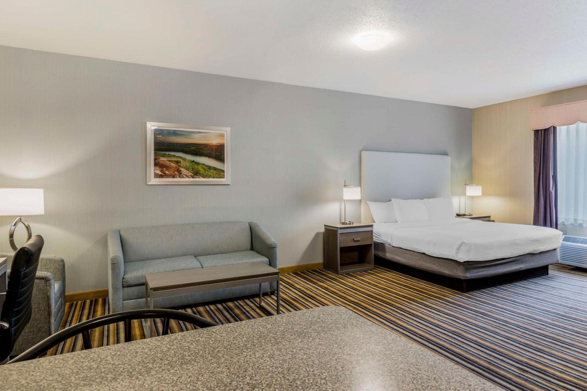 Best Western Plus New England Inn & Suites photo 2