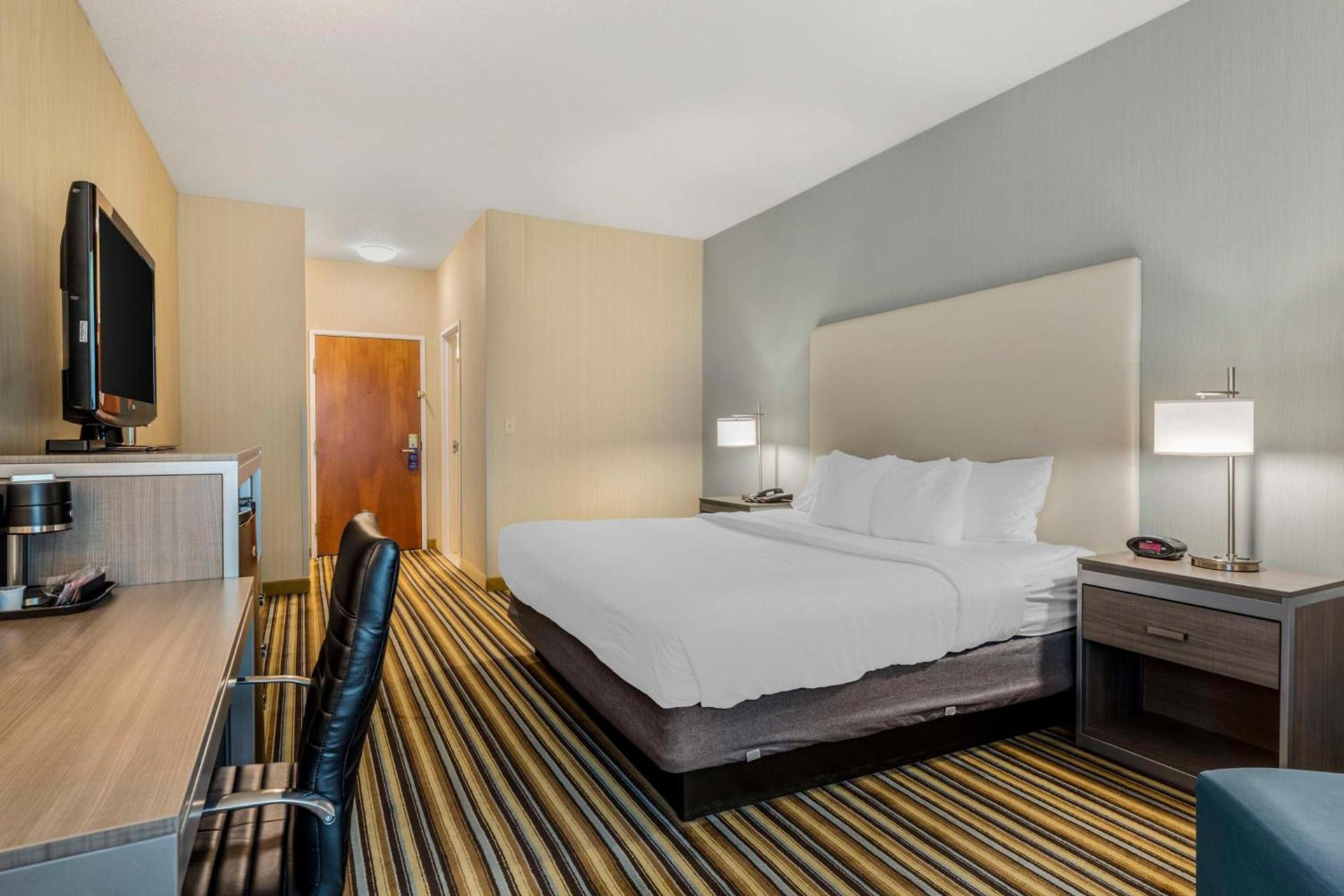 Best Western Plus New England Inn & Suites photo 29