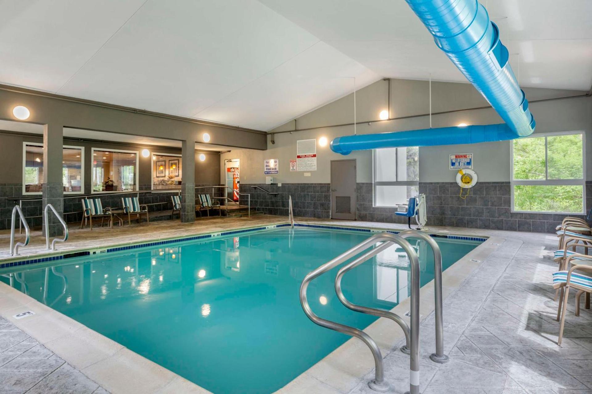 Best Western Plus New England Inn & Suites photo 3
