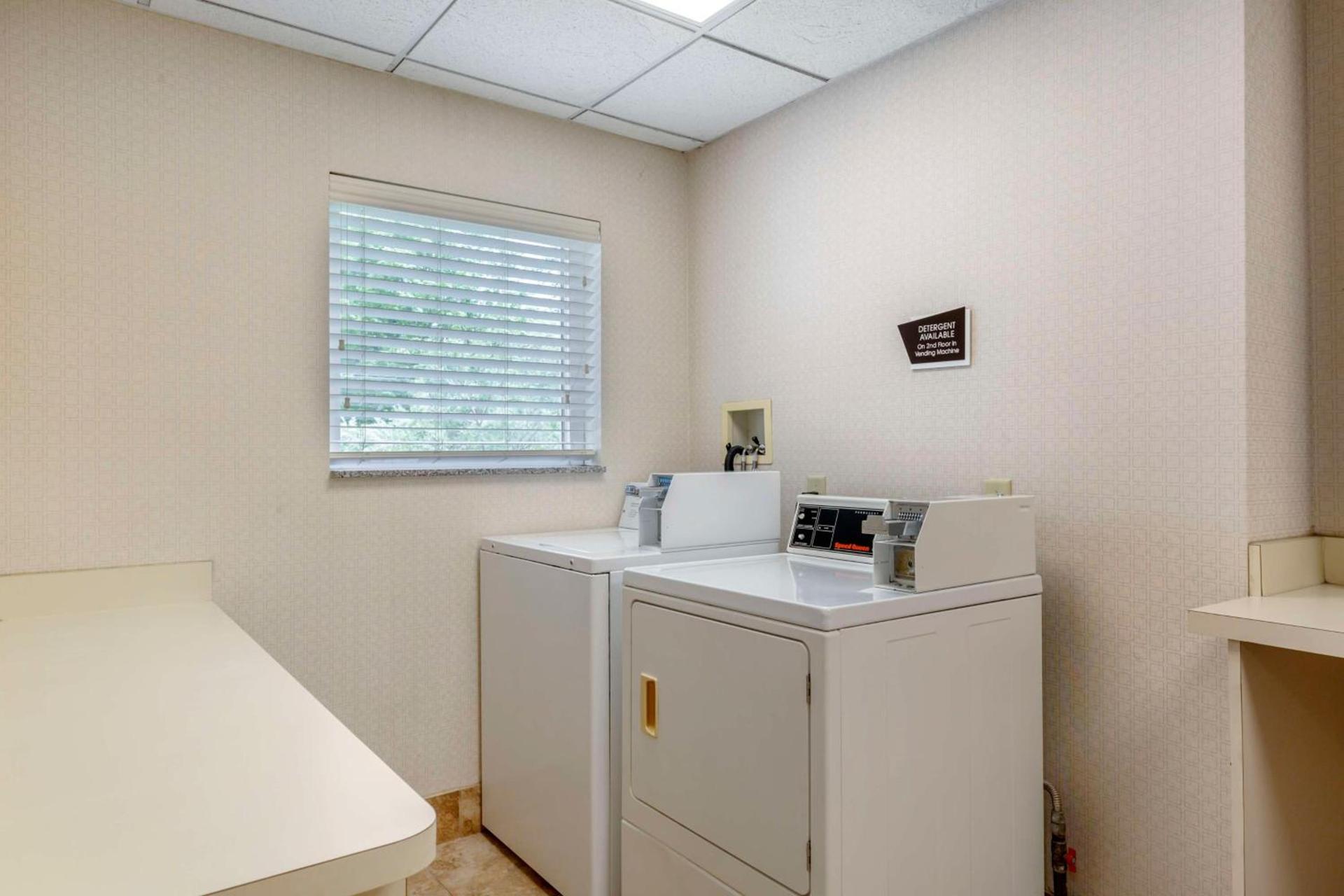 Best Western Plus New England Inn & Suites photo 46