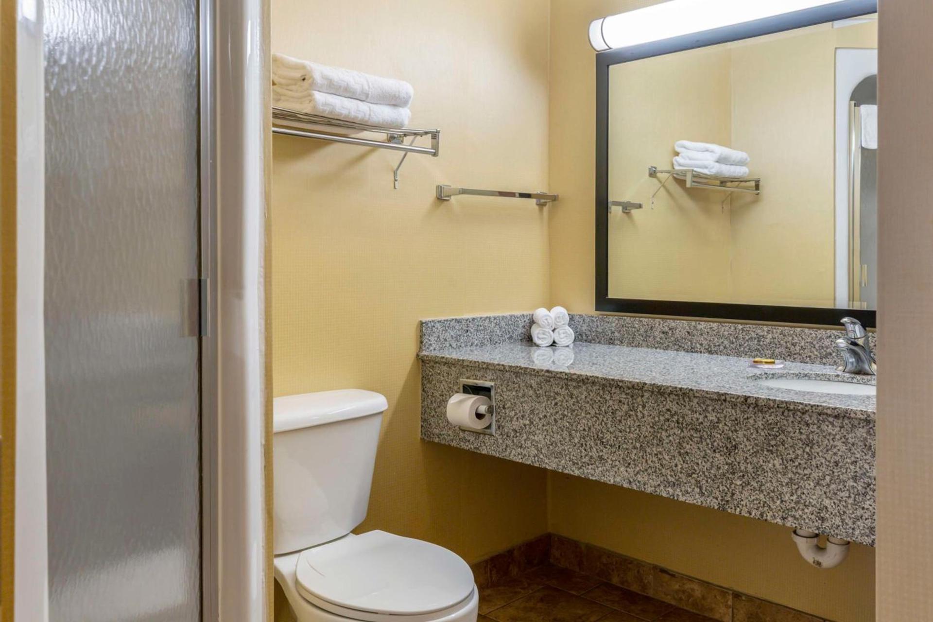 Best Western Plus New England Inn & Suites photo 35