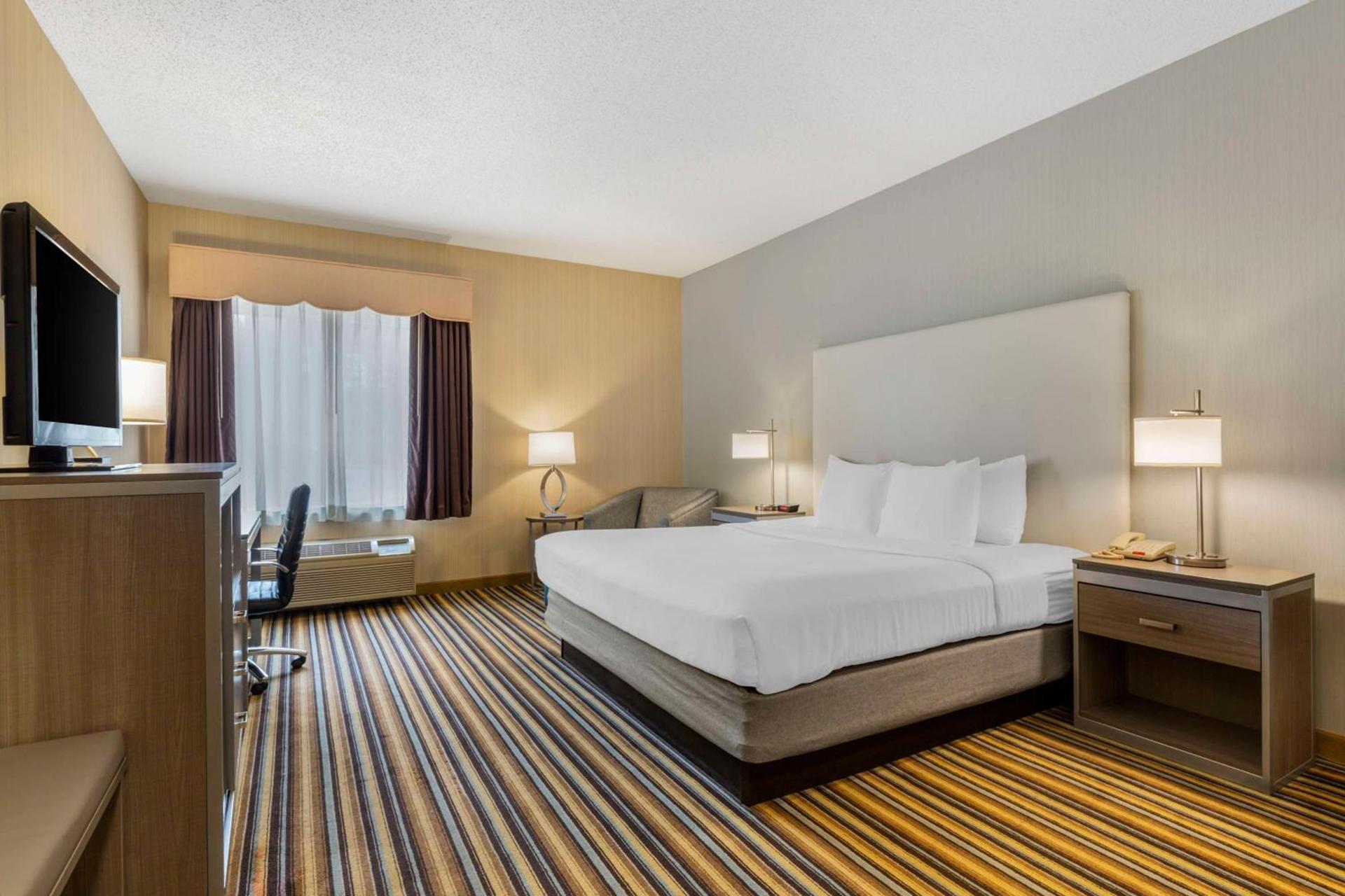 Best Western Plus New England Inn & Suites photo 7