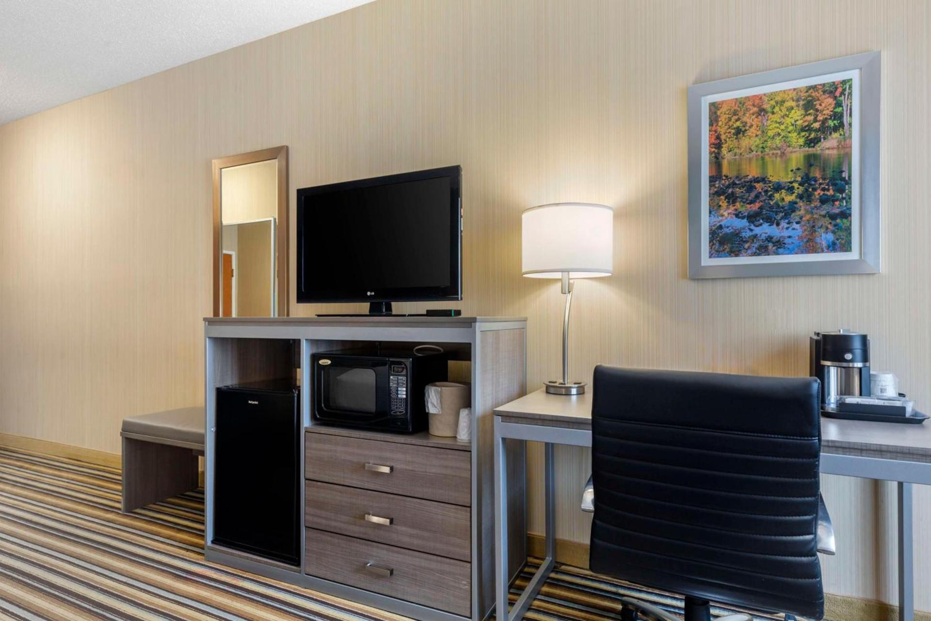 Best Western Plus New England Inn & Suites photo 44