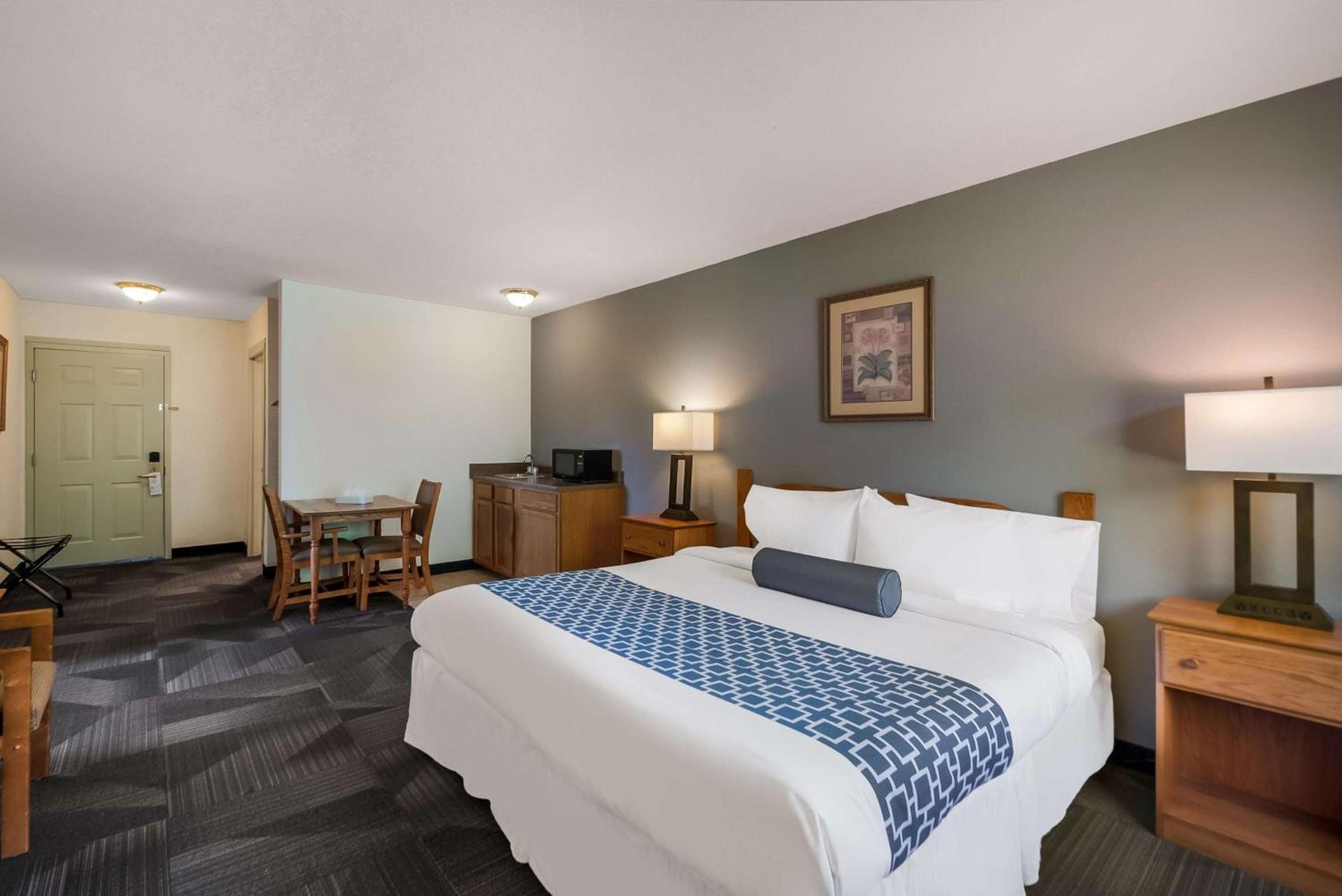 SureStay Plus Hotel by Best Western Berkeley Springs photo 13