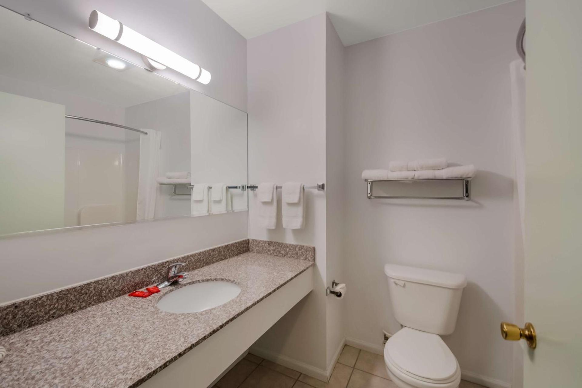 SureStay Plus Hotel by Best Western Berkeley Springs photo 16