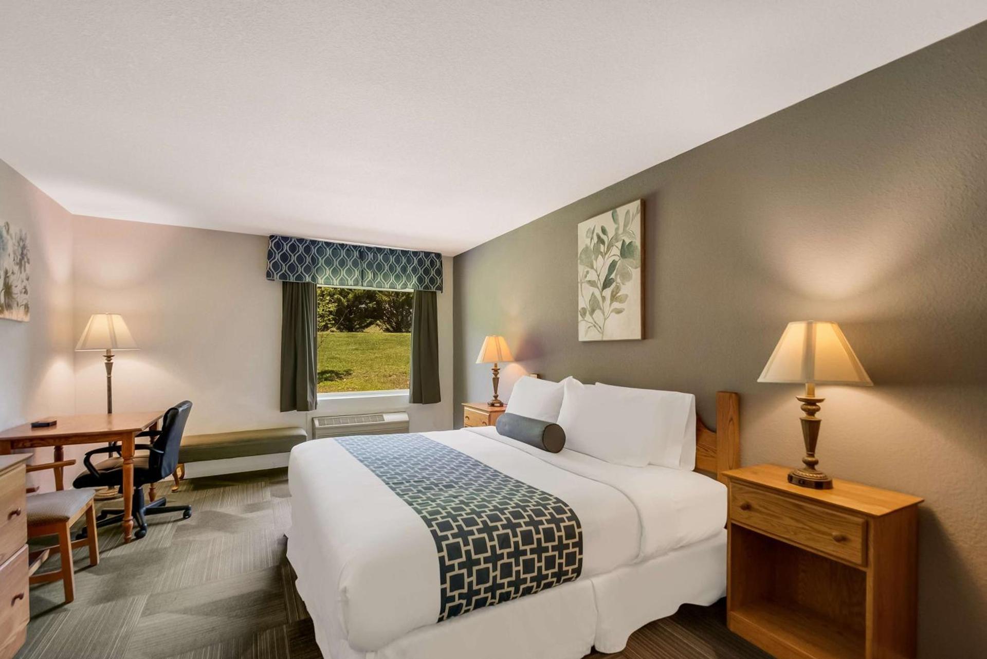 SureStay Plus Hotel by Best Western Berkeley Springs photo 17