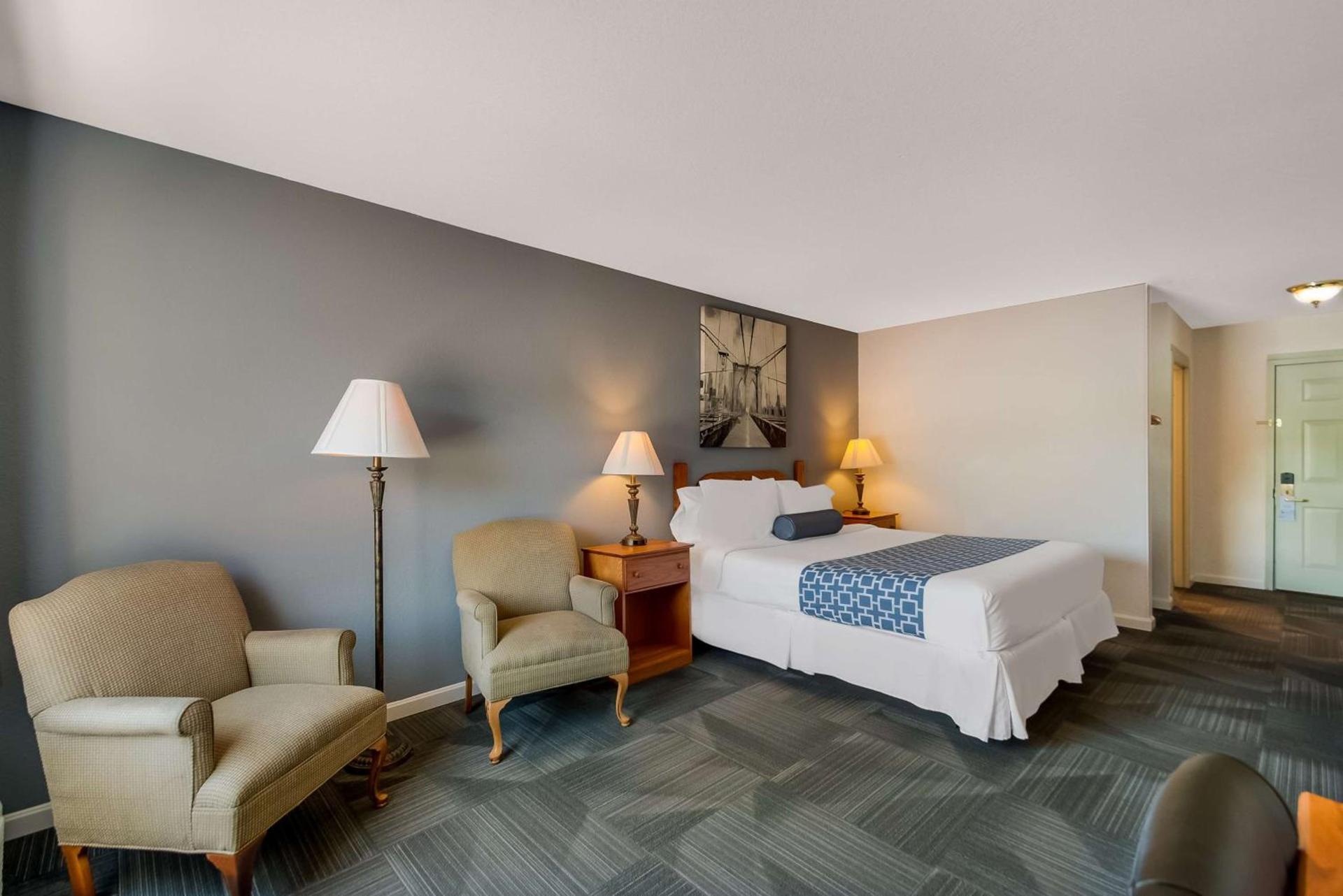 SureStay Plus Hotel by Best Western Berkeley Springs photo 20