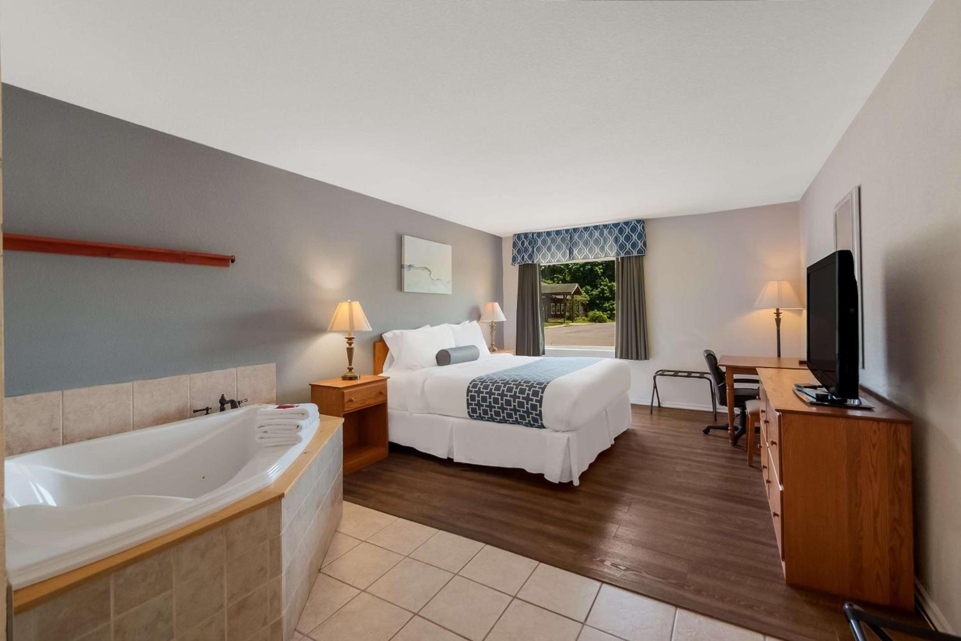SureStay Plus Hotel by Best Western Berkeley Springs photo 23