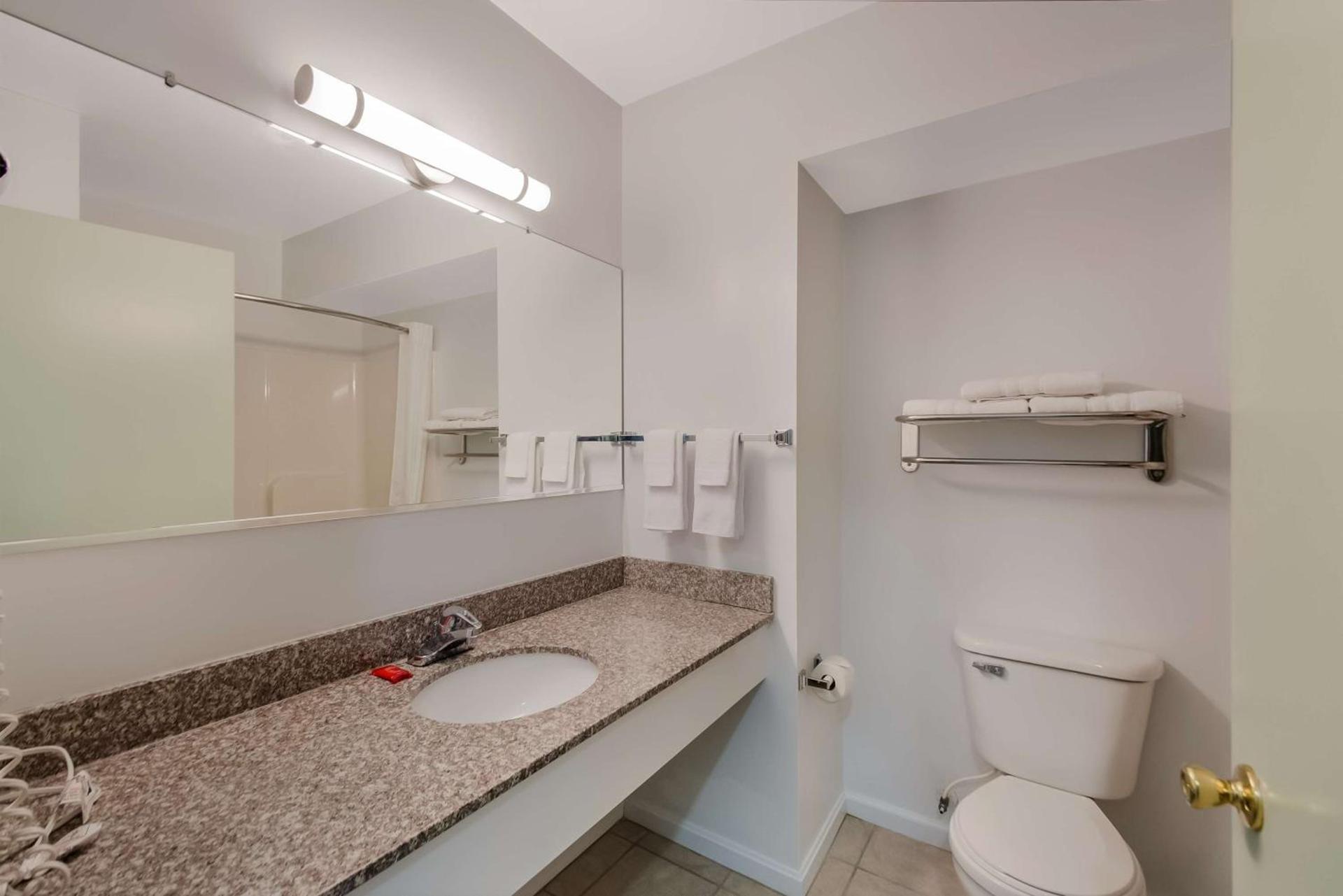 SureStay Plus Hotel by Best Western Berkeley Springs photo 22