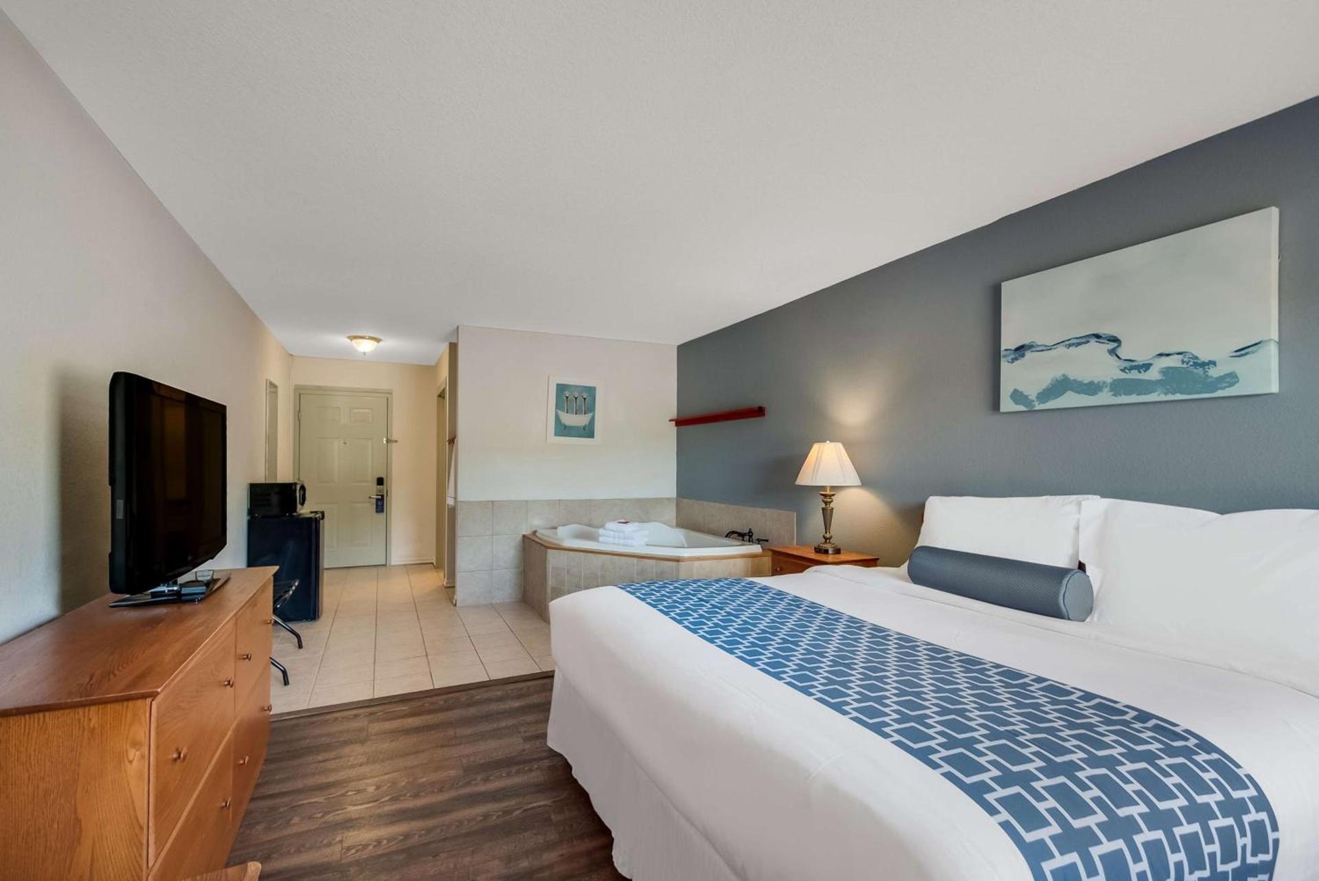 SureStay Plus Hotel by Best Western Berkeley Springs photo 24