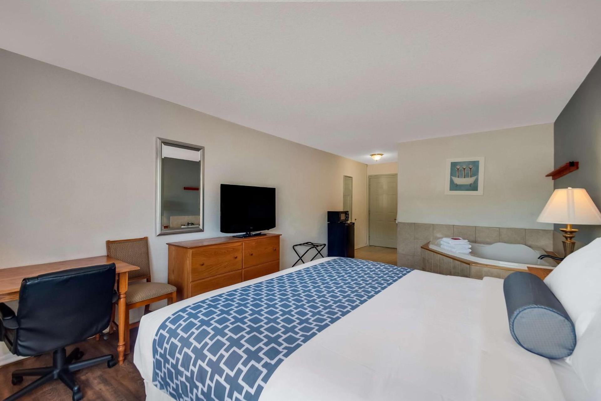 SureStay Plus Hotel by Best Western Berkeley Springs photo 25