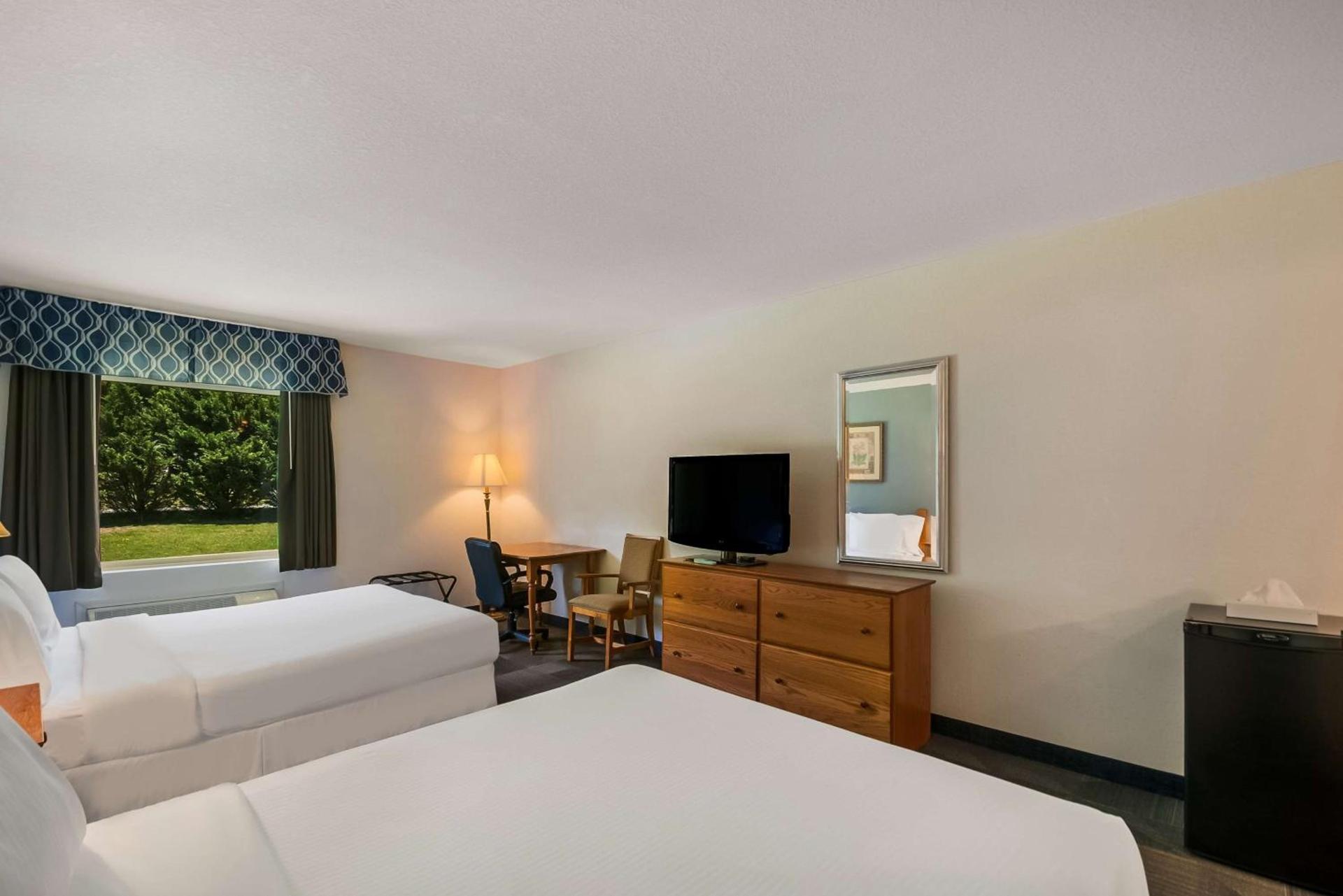 SureStay Plus Hotel by Best Western Berkeley Springs photo 27