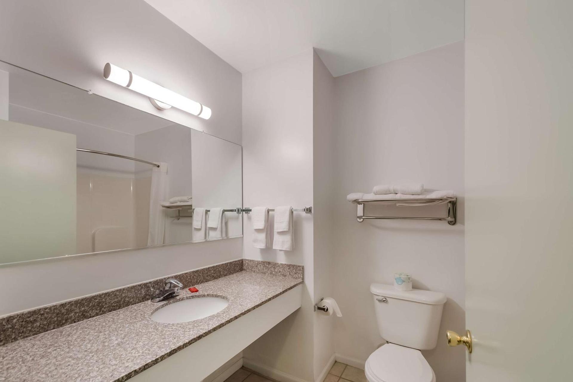SureStay Plus Hotel by Best Western Berkeley Springs photo 28