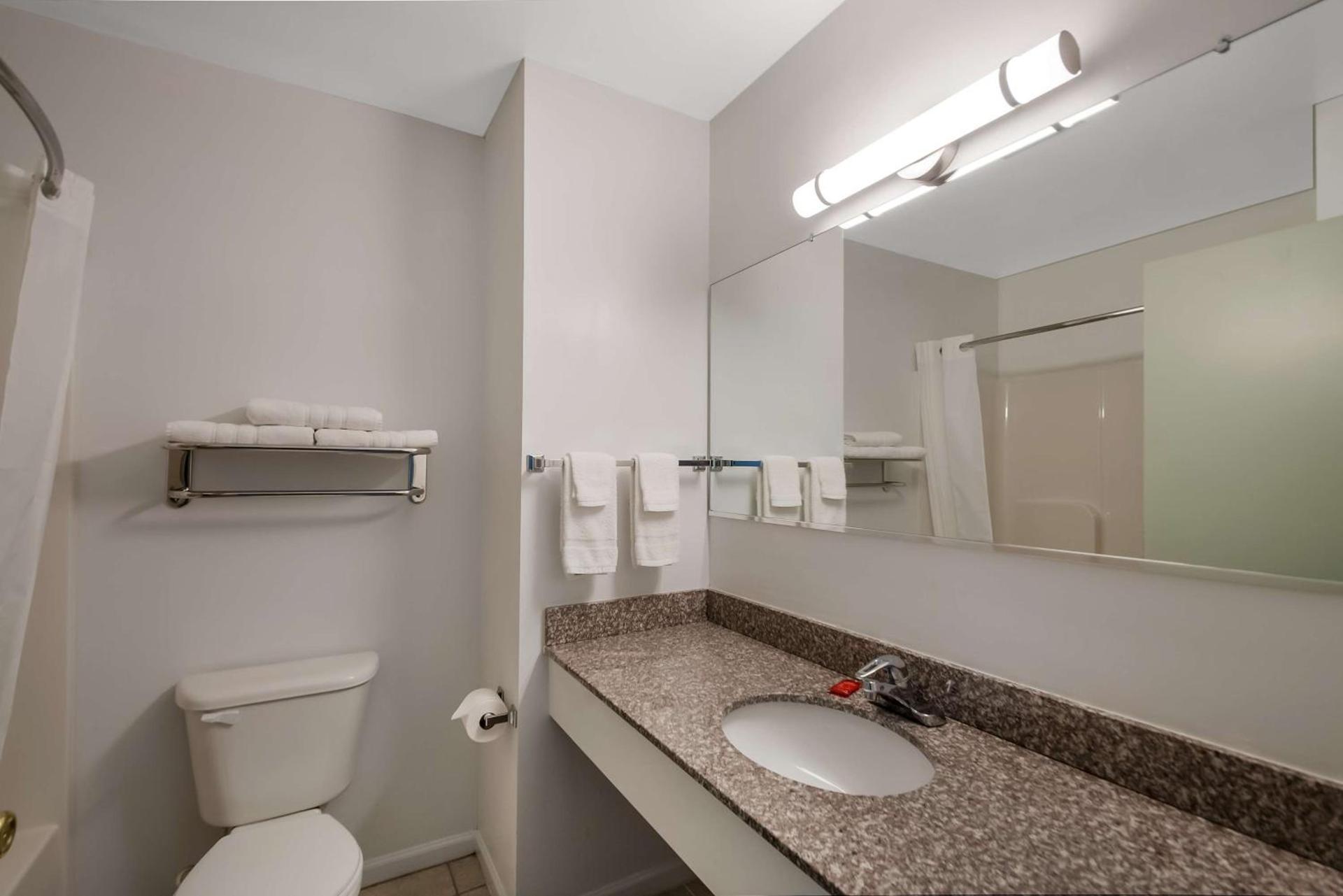 SureStay Plus Hotel by Best Western Berkeley Springs photo 33