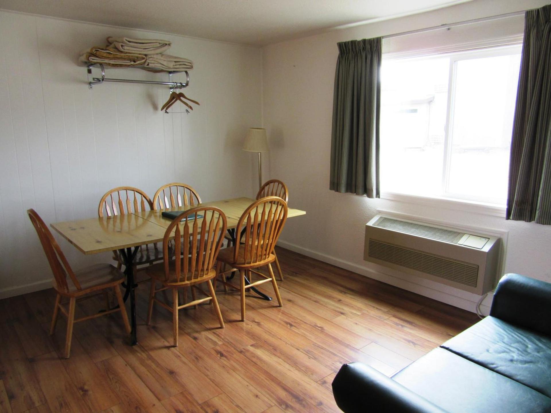 Yellowstone Country Inn photo 13