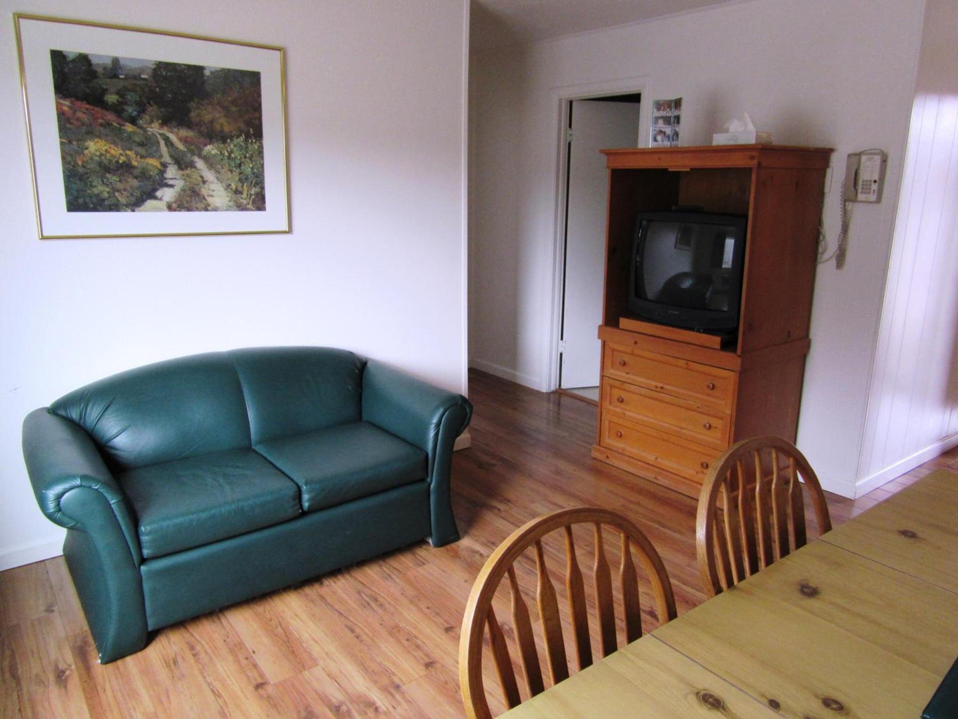 Yellowstone Country Inn photo 16