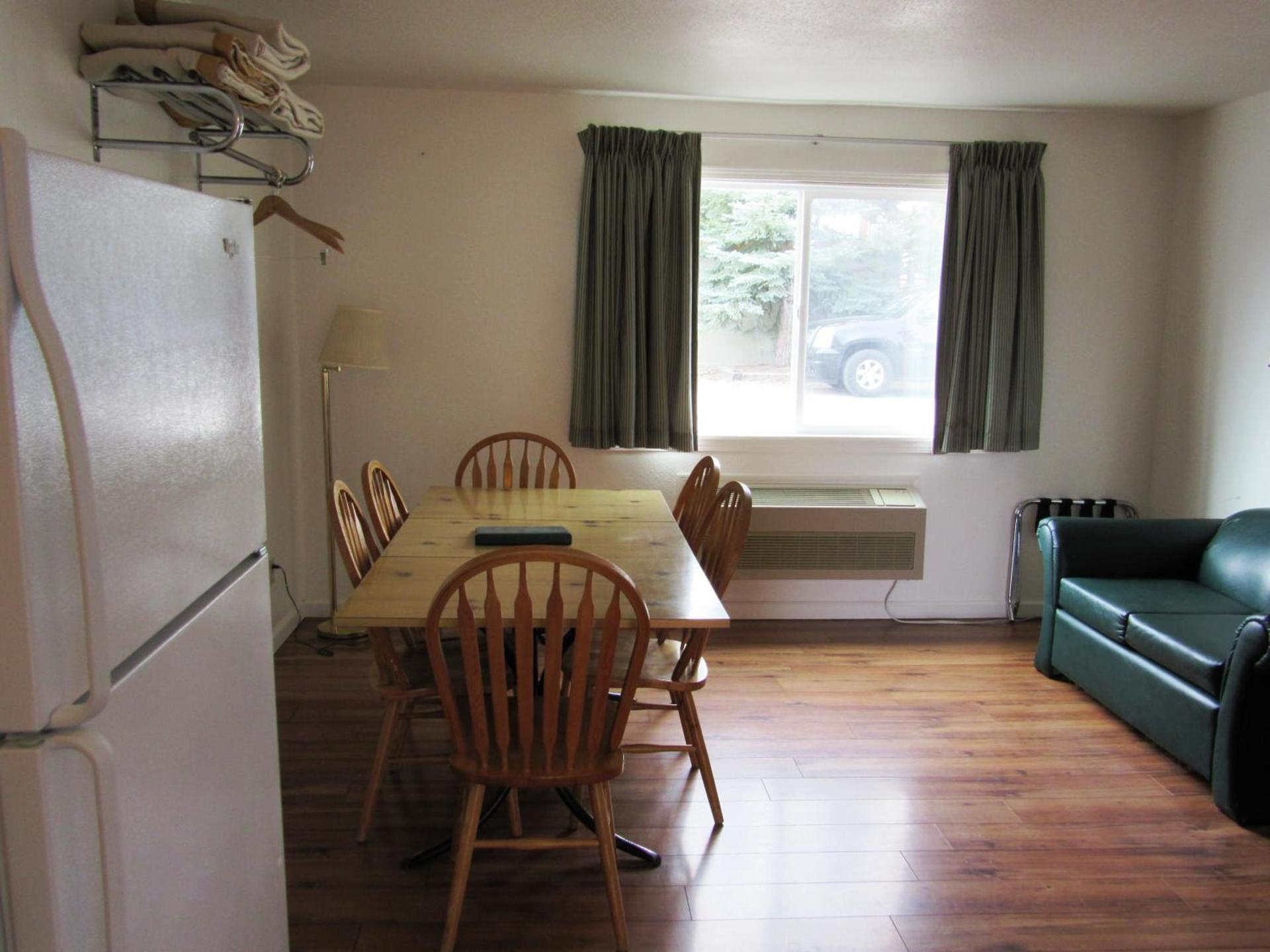 Yellowstone Country Inn photo 35