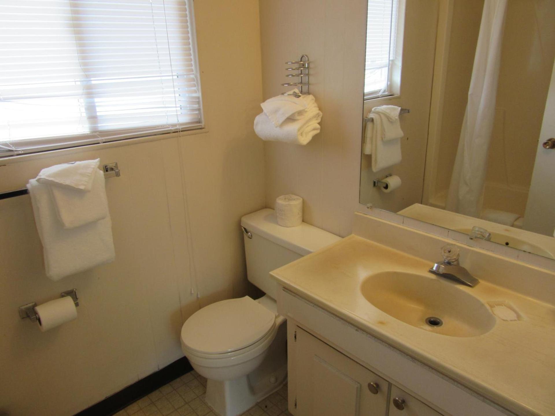 Yellowstone Country Inn photo 21
