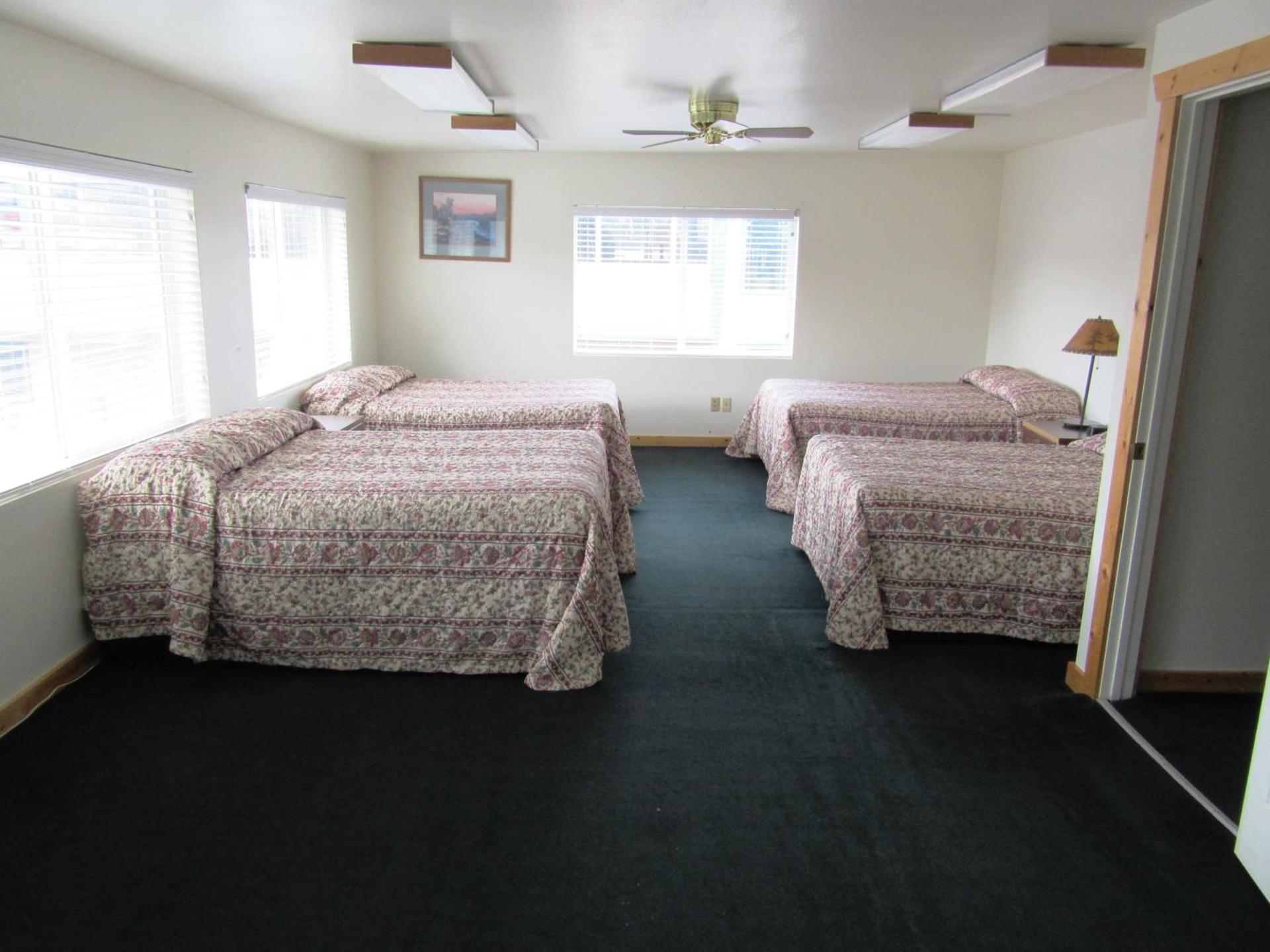 Yellowstone Country Inn photo 30