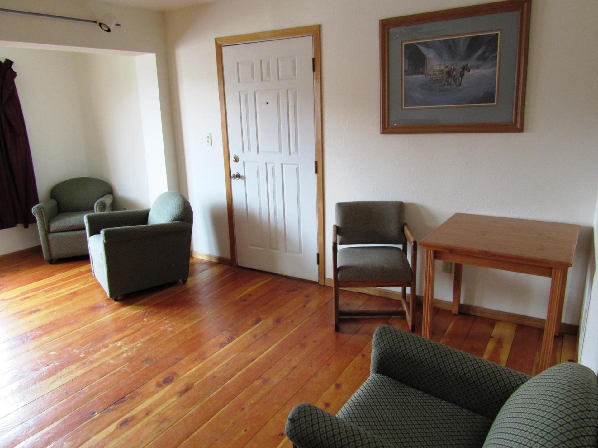 Yellowstone Country Inn photo 32
