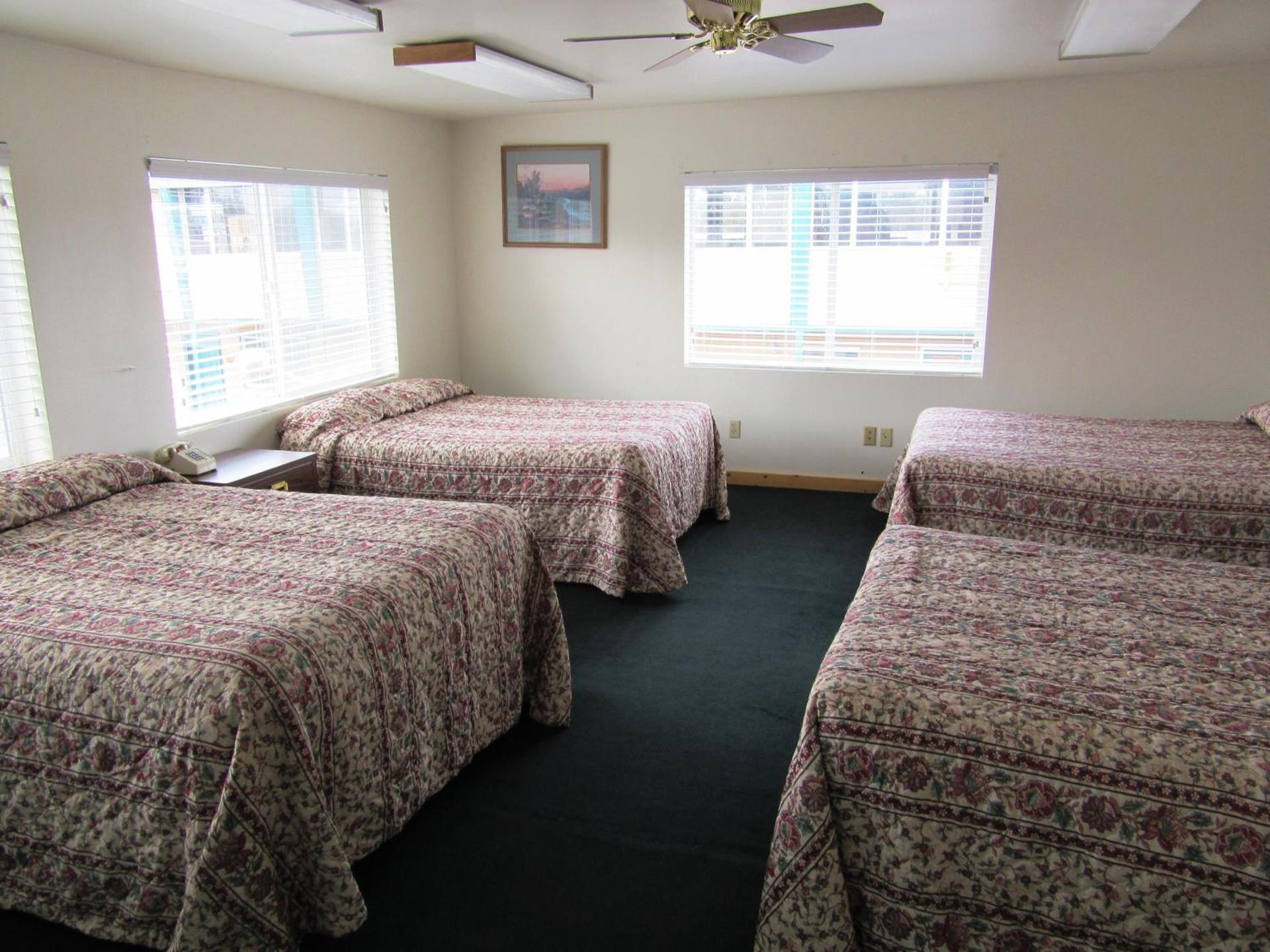 Yellowstone Country Inn photo 33