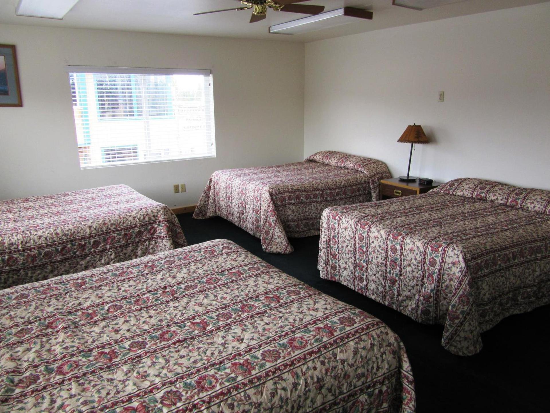 Yellowstone Country Inn photo 34