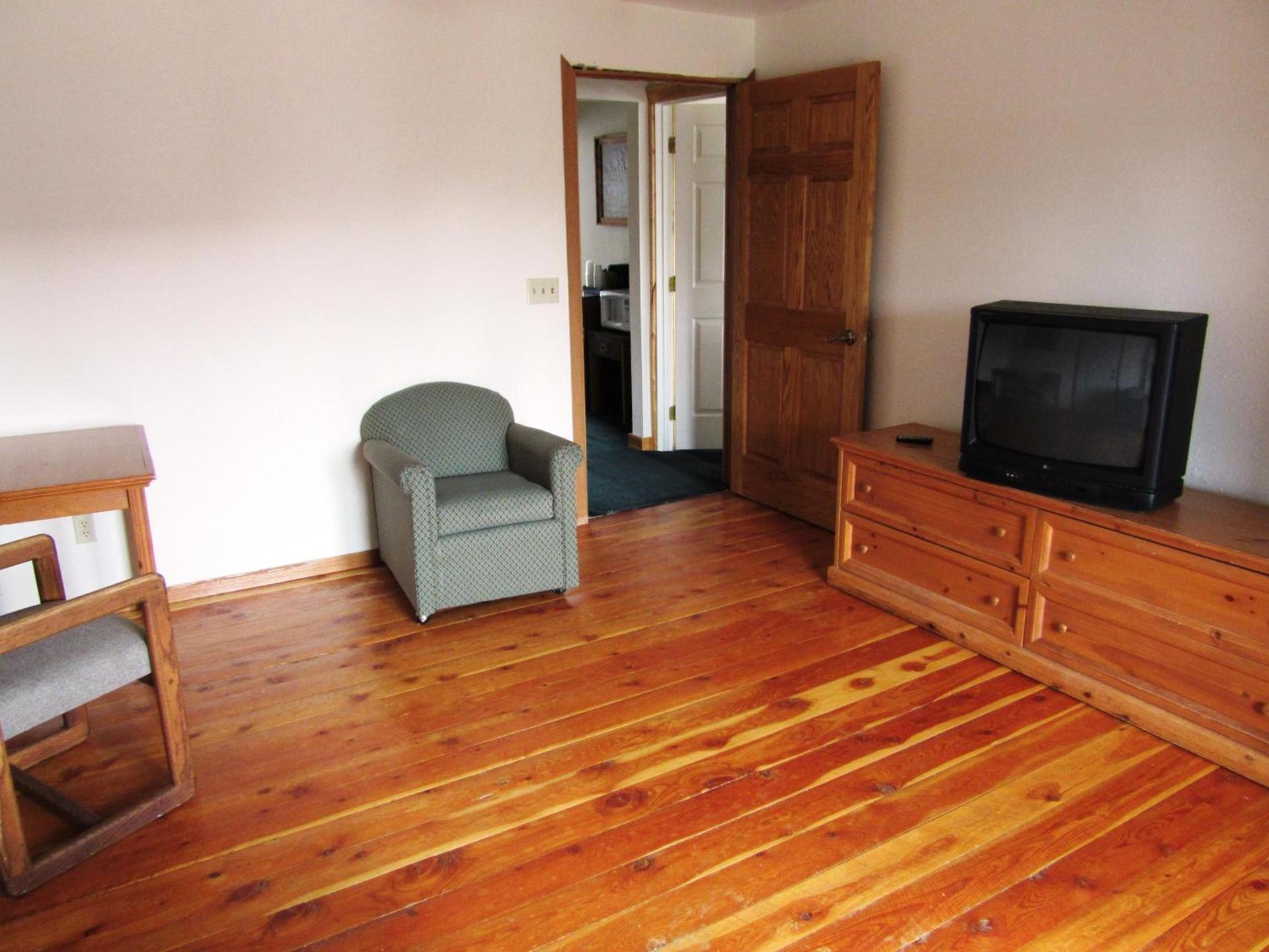 Yellowstone Country Inn photo 37