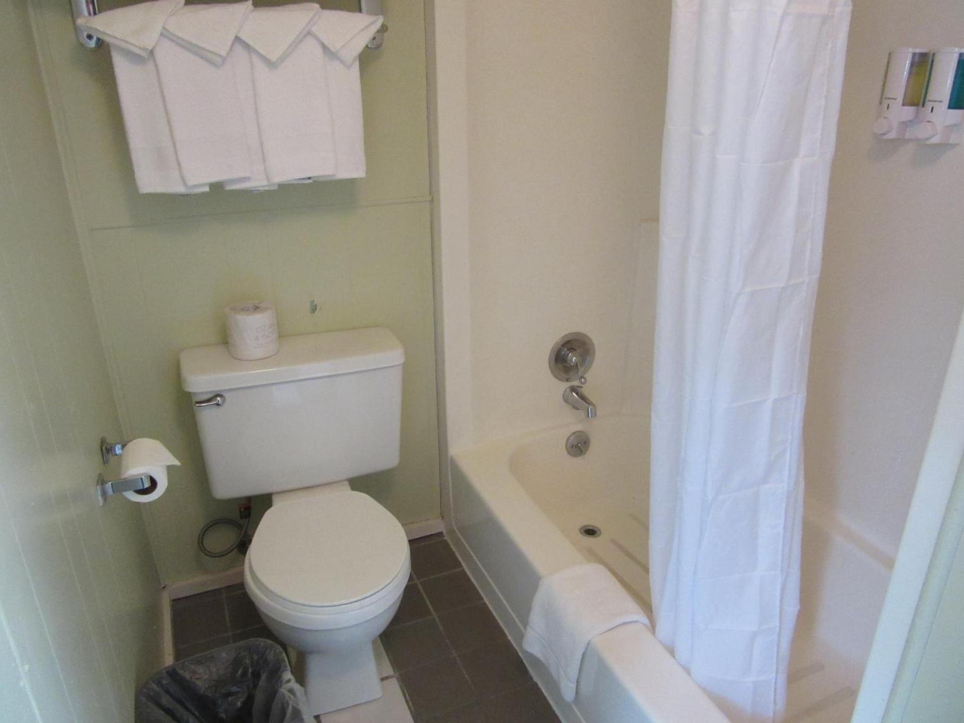 Yellowstone Country Inn photo 40