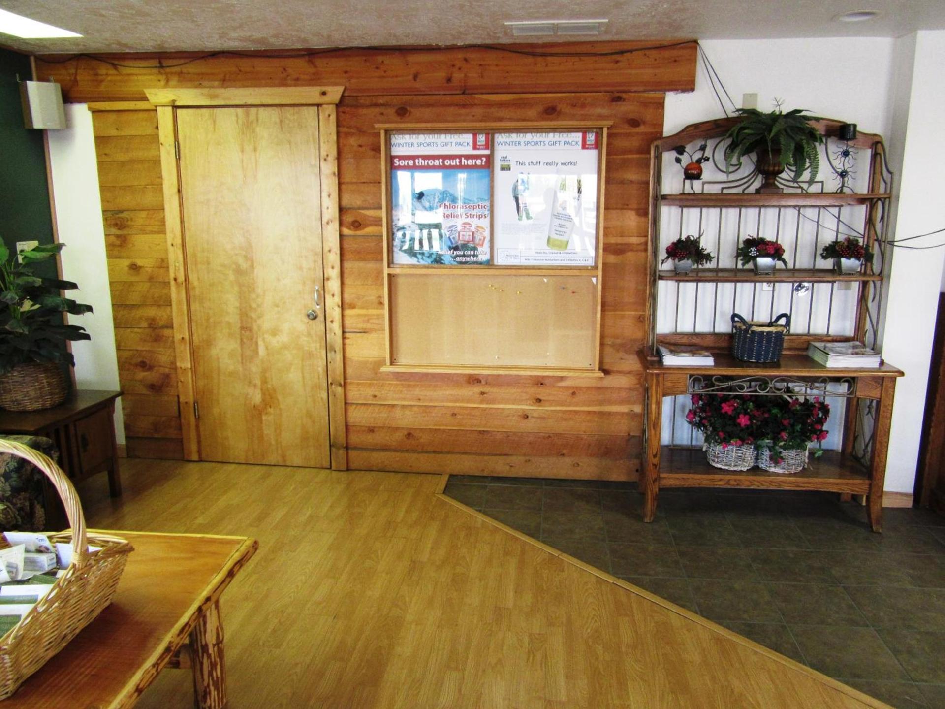 Yellowstone Country Inn photo 44