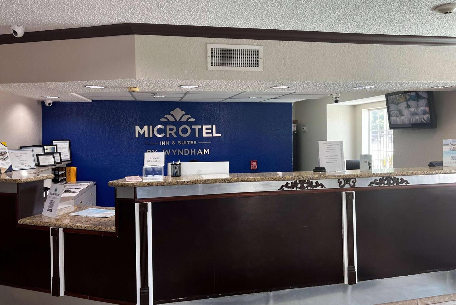 Microtel Inn & Suites by Wyndham Houston/Webster/Nasa/Clearlake photo 2