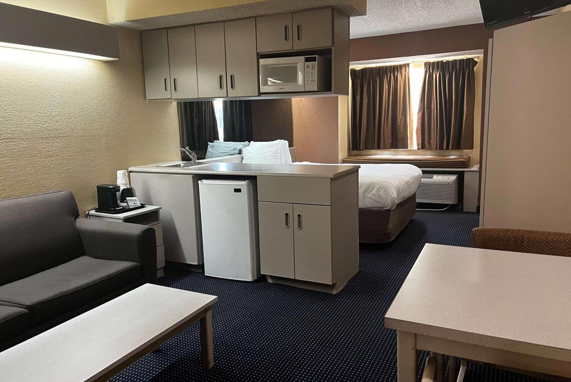 Microtel Inn & Suites by Wyndham Houston/Webster/Nasa/Clearlake photo 8